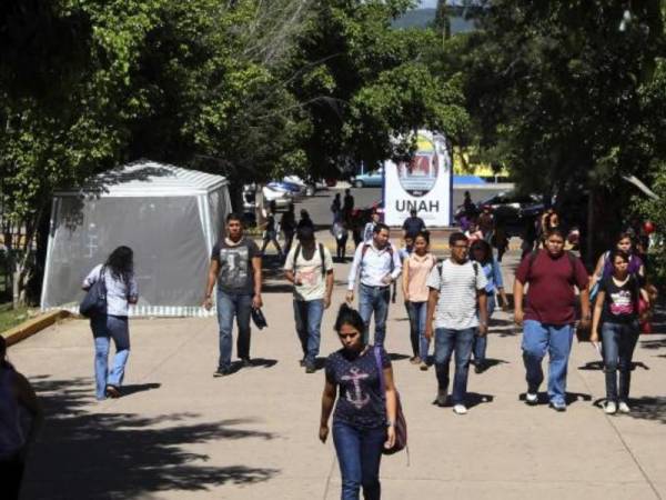 Honduras necesita de profesionales que se formen de manera competitiva y que contribuyan con el crecimiento y desarrollo del país. Al realizar estudios de educación superior en el extranjero, se abrirán las puertas en el ámbito académico, laboral y social.