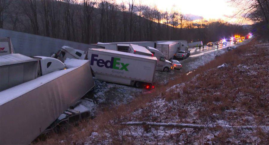 Muertos, heridos, caos vial y millonarias pérdidas dejó masivo accidente en Pensilvania