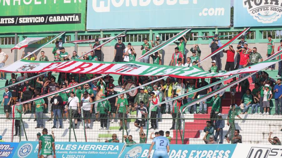 No se vio en TV: Abucheos contra Diego Vázquez y bellas chicas en el Marathón-Motagua