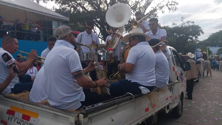 Así se vive el vibrante Carnaval de Tegucigalpa, lleno de música, color y alegría