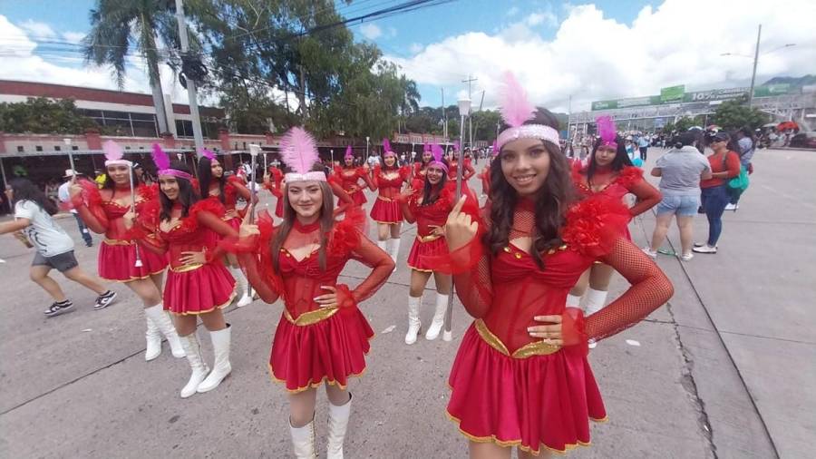 Bellas capitalinas roban suspiros en carnaval por los 446 años de Tegucigalpa