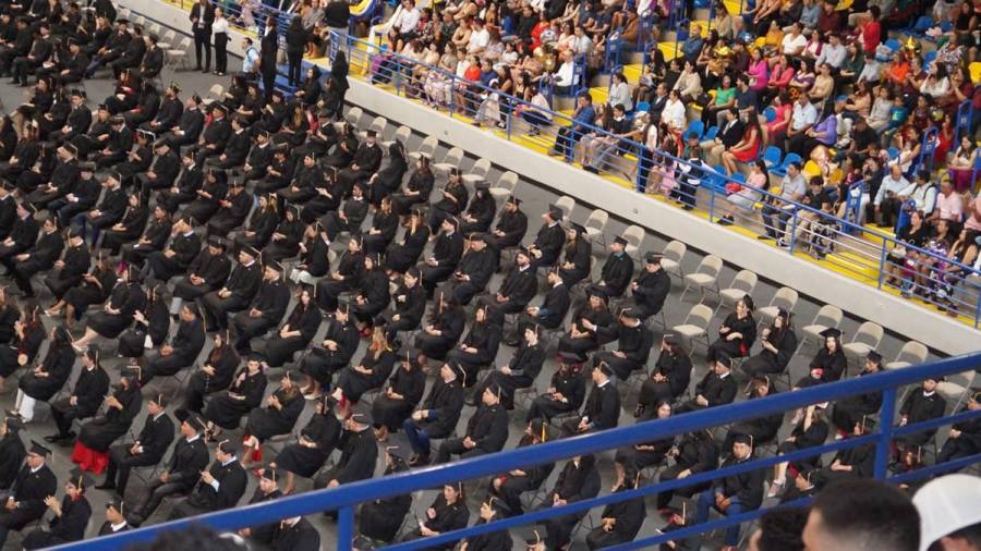 Más de 1,500 profesionales entrega UNAH en su segunda ceremonia de graduación 2024