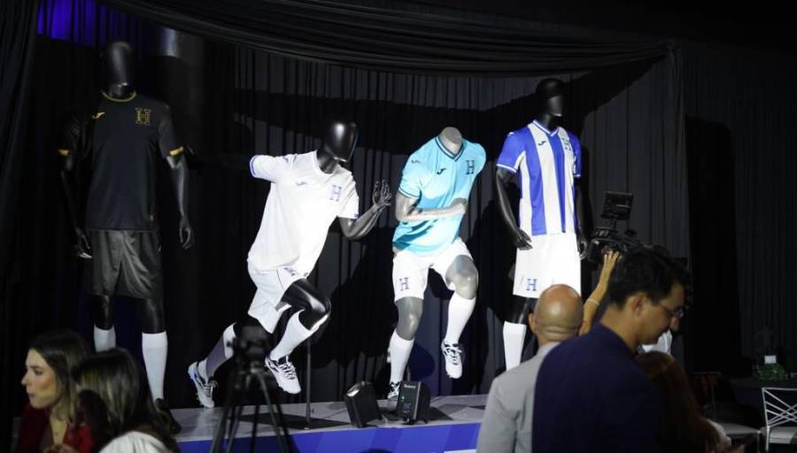 ¡Bellezas! Esta es la evolución de las camisas de la Selección de Honduras a lo largo de los años