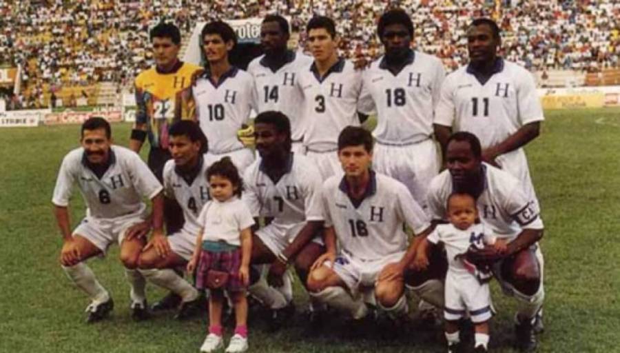 ¡Bellezas! Esta es la evolución de las camisas de la Selección de Honduras a lo largo de los años