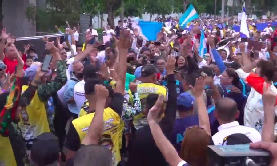 Hondureños marchan en contra del matrimonio igualitario