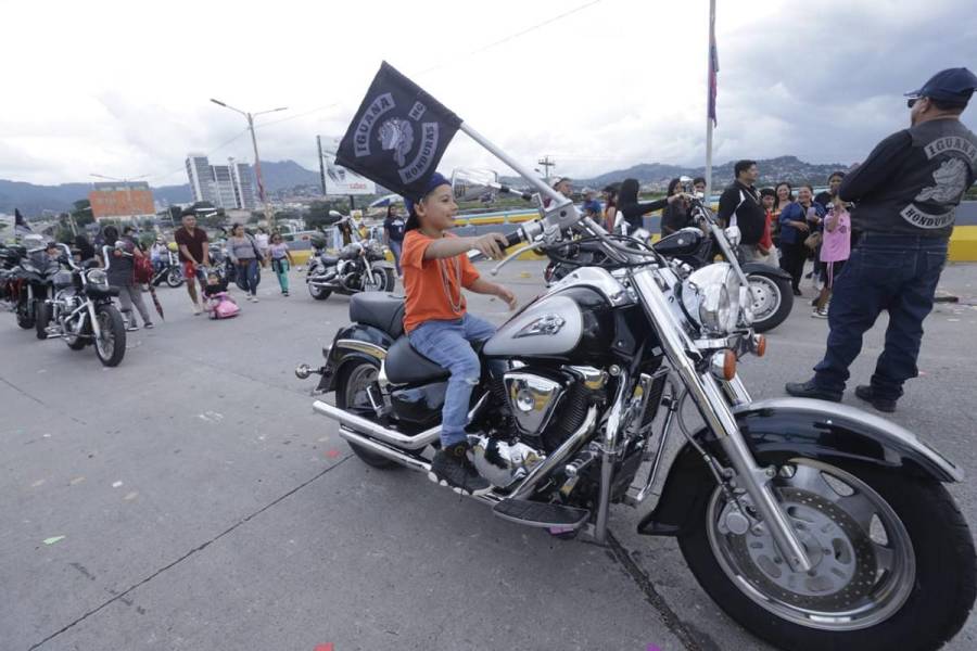 Así se vive el vibrante Carnaval de Tegucigalpa, lleno de música, color y alegría