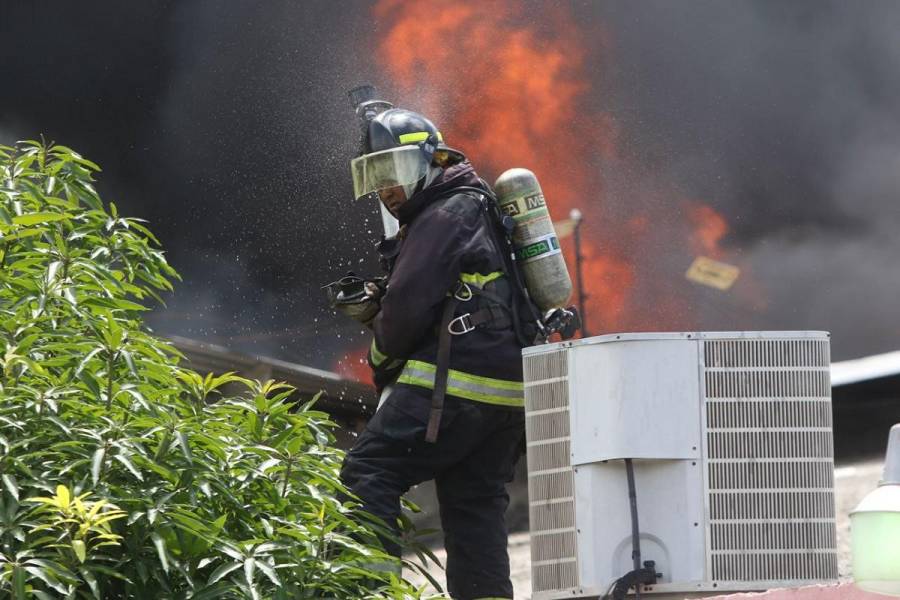 Los momentos más impactantes del incendio de gran magnitud en El Prado