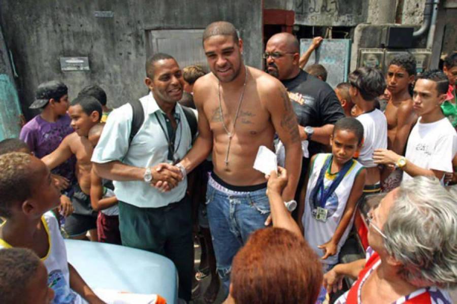 Adriano y sus tristes imágenes viviendo en las favelas: “Obsesionado con desperdiciar mi vida”