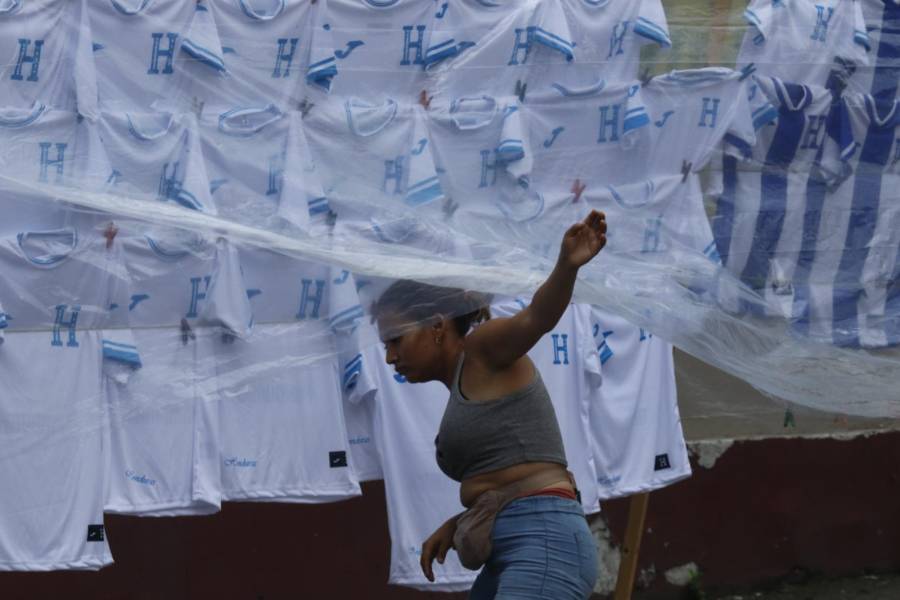 Tormenta Sara se comienza a sentir en Honduras ¿se jugará partido ante México?