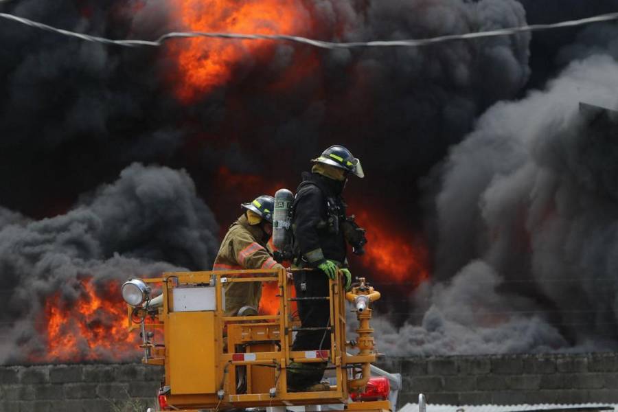 Los momentos más impactantes del incendio de gran magnitud en El Prado