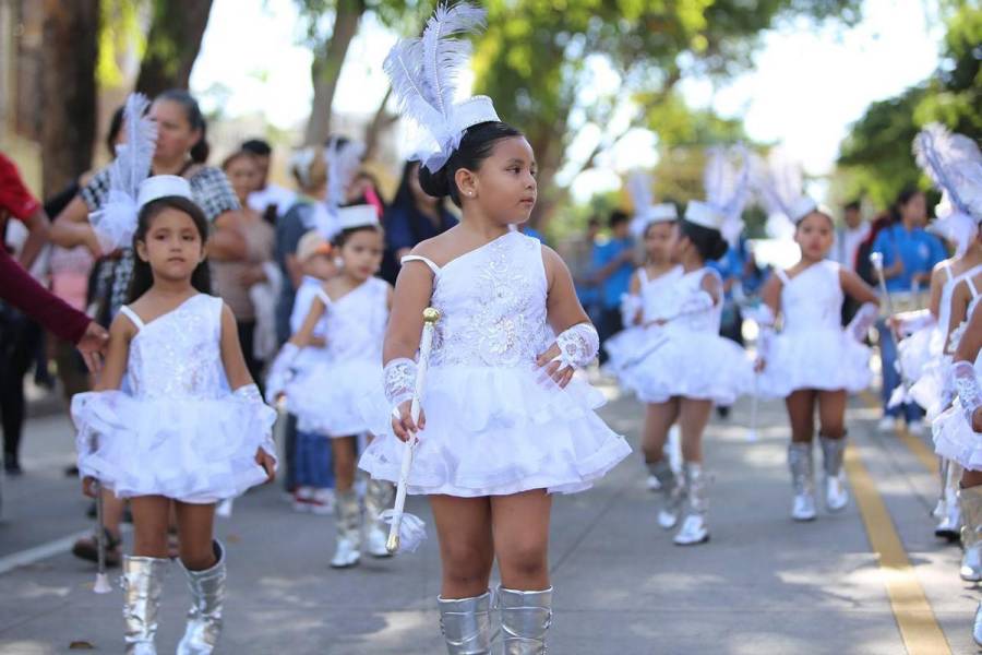 Con amor a la Patria, así desfilaron alumnos de prebásica de San Felipe al Guanacaste