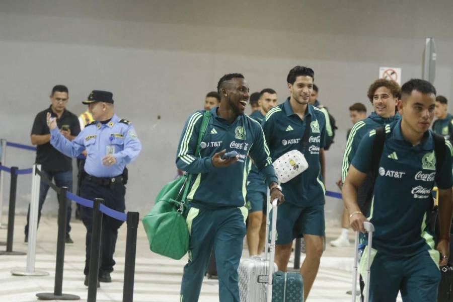 Selección de México llega a Honduras muy sonriente