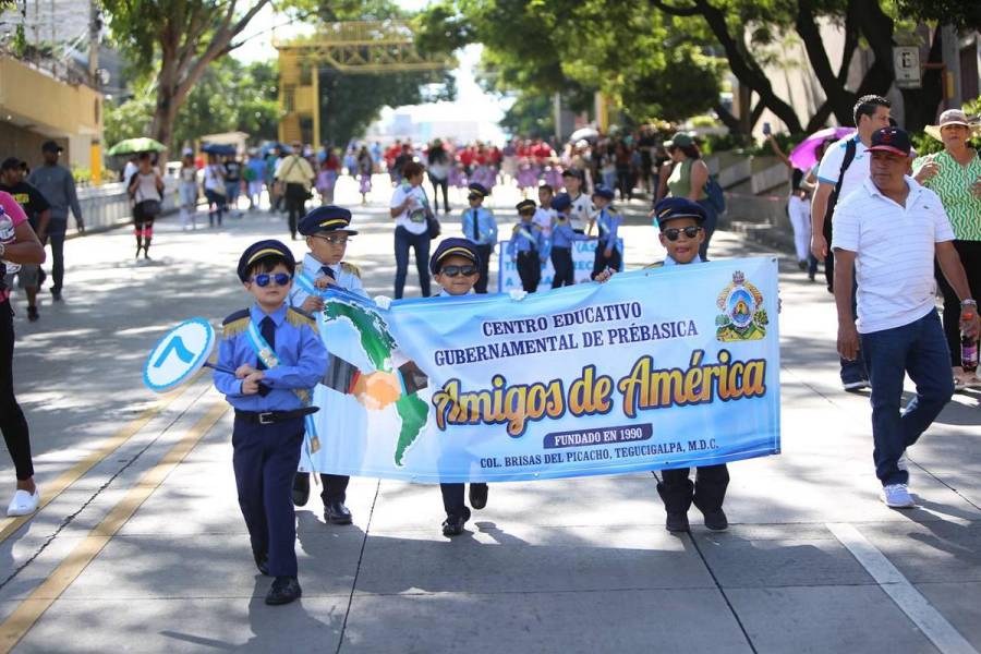 Con amor a la Patria, así desfilaron alumnos de prebásica de San Felipe al Guanacaste