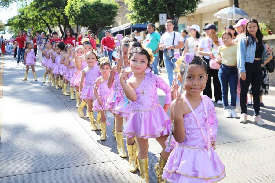 Con amor a la Patria, así desfilaron alumnos de prebásica de San Felipe al Guanacaste