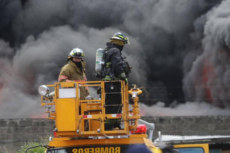 Los momentos más impactantes del incendio de gran magnitud en El Prado