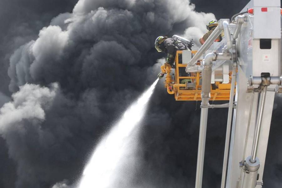 Los momentos más impactantes del incendio de gran magnitud en El Prado