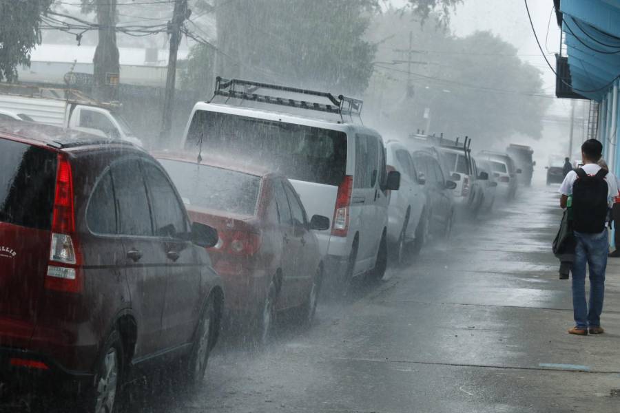 Tormenta Sara se comienza a sentir en Honduras ¿se jugará partido ante México?