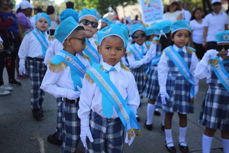 Con amor a la Patria, así desfilaron alumnos de prebásica de San Felipe al Guanacaste