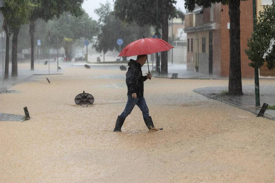 Así luce el centro de Málaga, España, tras las primeras lluvias de la DANA