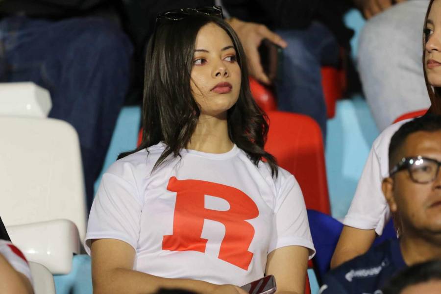 ¡Solo bellezas! Estadio Nacional se llena de lindas chicas para clásico entre Motagua y Olimpia