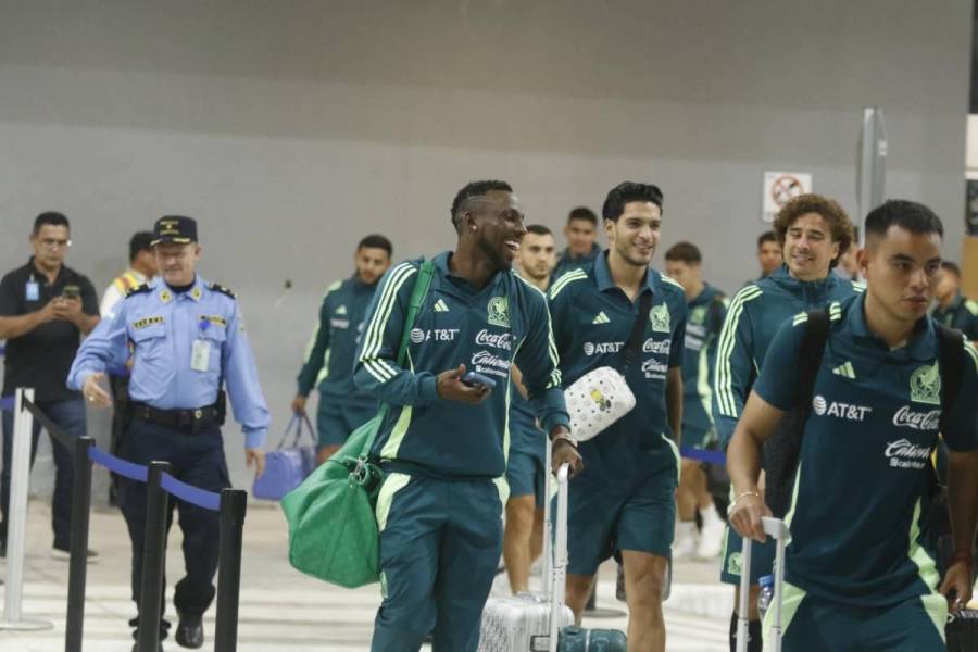 Selección de México llega a Honduras muy sonriente