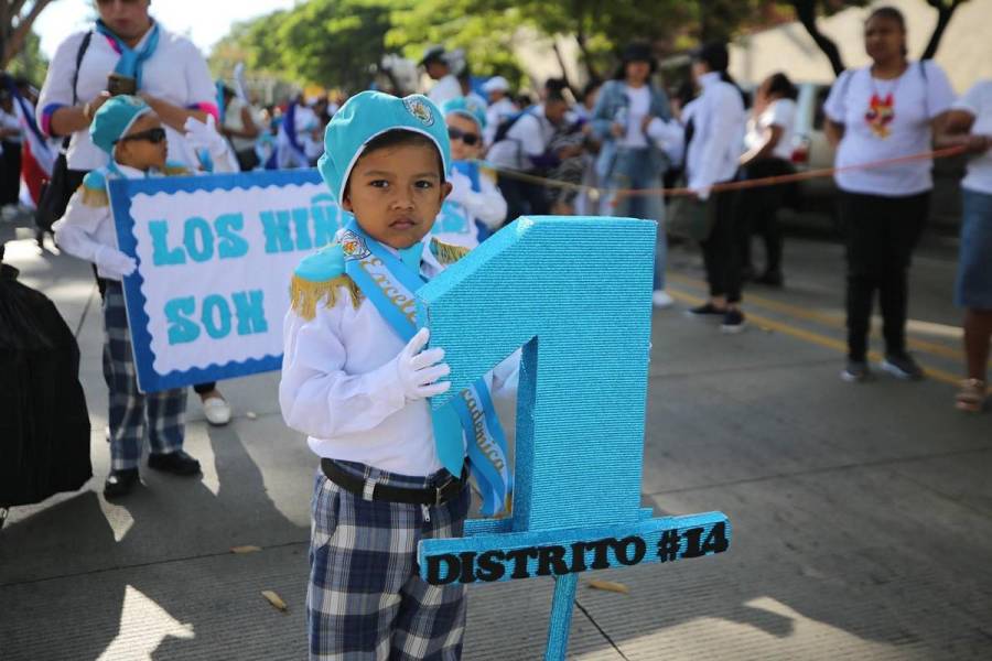 Con amor a la Patria, así desfilaron alumnos de prebásica de San Felipe al Guanacaste