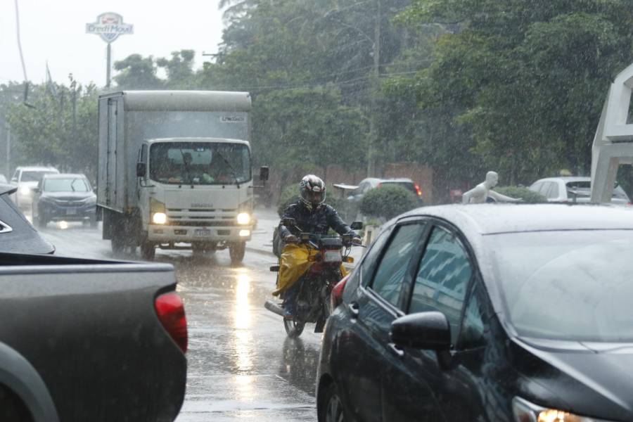 Tormenta Sara se comienza a sentir en Honduras ¿se jugará partido ante México?