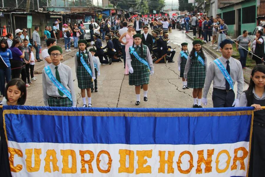 Con colorido desfile colonia San Miguel de Tegucigalpa celebra su 69 aniversario