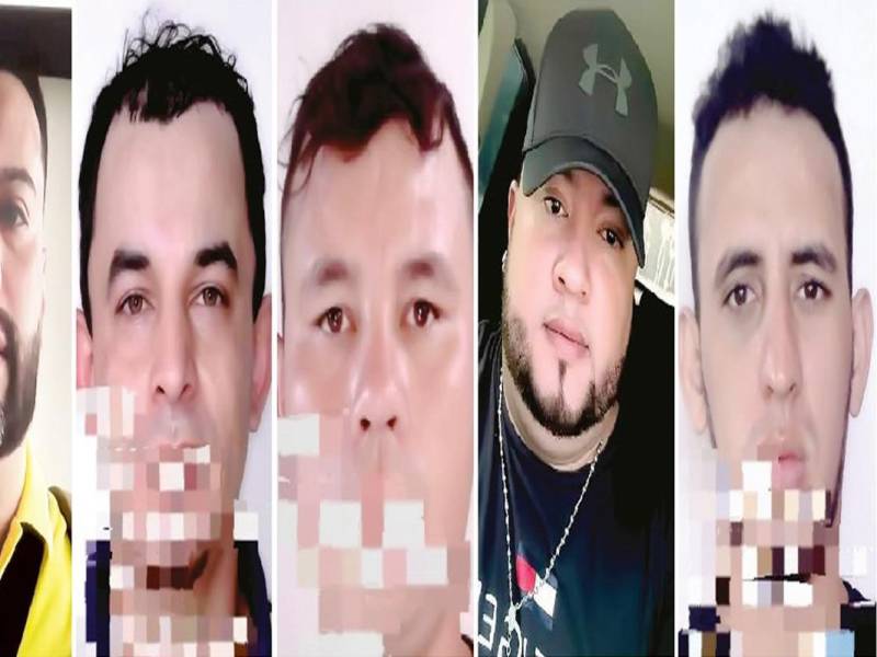 Orlando Andino, alias “El Negro Volqueta” (a la izquierda). Al costado Juan Carlos Cerreto, Rudy Noel Mejía, Jhony López y José Luis Caballero.