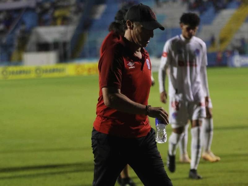 Pedro Troglio suma su cuarta victoria al hilo con Olimpia en el Apertura 2024.