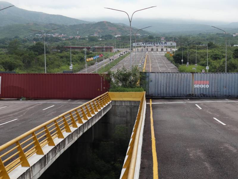 El Gobierno colombiano confirmó este viernes el cierre de la frontera con Venezuela hasta el próximo lunes, según le notificaron las autoridades de ese país donde hoy se llevó a cabo la investidura presidencial de Maduro.