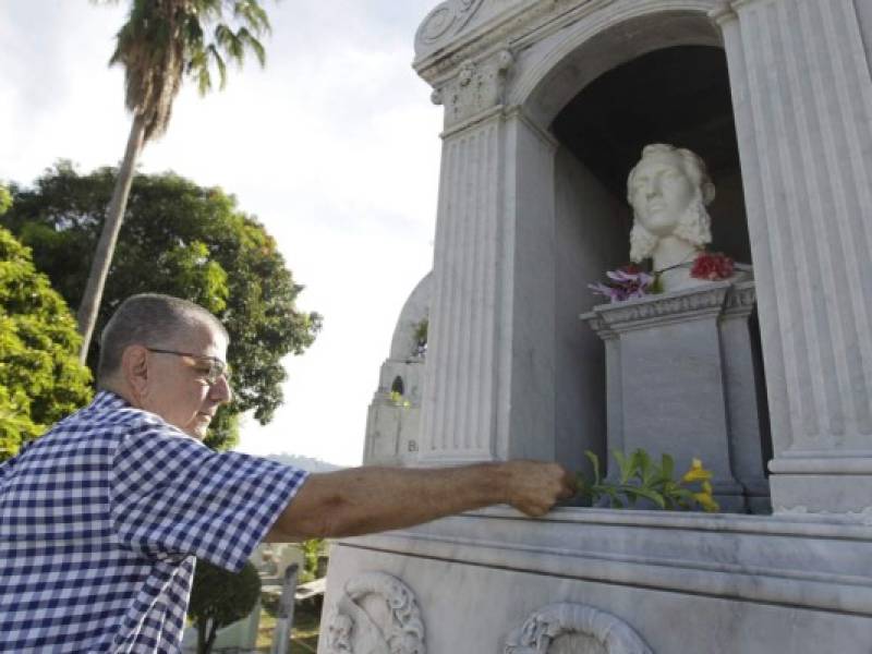 Parecido. Francisco Ulloa Mondragón, de 1.80 metros de estatura, tiene rasgos físicos parecidos a los de su tatarabuelo, el ilustre patriota que ofrendó su vida en Costa Rica como resultado de sus luchas por ver a una Centroamérica unida. / Fotos: Fredy Rodríguez.