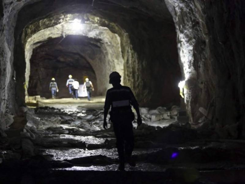 A través de las paredes rocosas de la estatal más grande del país se filtraban al menos 1,000 litros de agua por segundo. Esta cifra se redujo a 100 litros por segundo. (Fotos: Marvin Salgado / EL HERALDO Honduras / Noticias EL HERALDO)