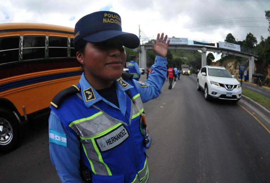 Largas filas en salida al norte por vacacionistas que abandonan Tegucigalpa