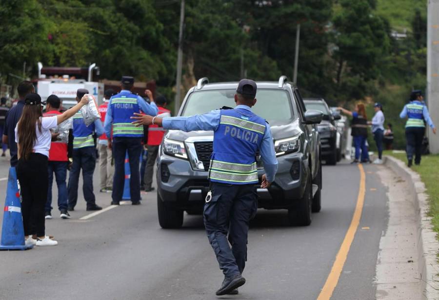 Largas filas en salida al norte por vacacionistas que abandonan Tegucigalpa