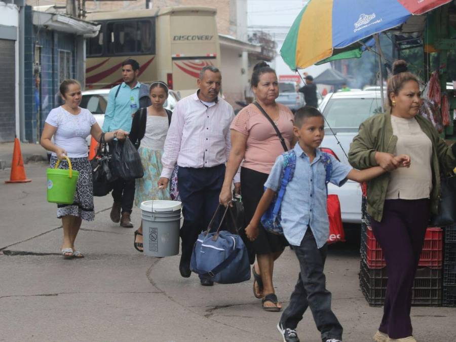 Semana Morazánica: Abarrotadas de viajeros lucen terminales de buses en la capital