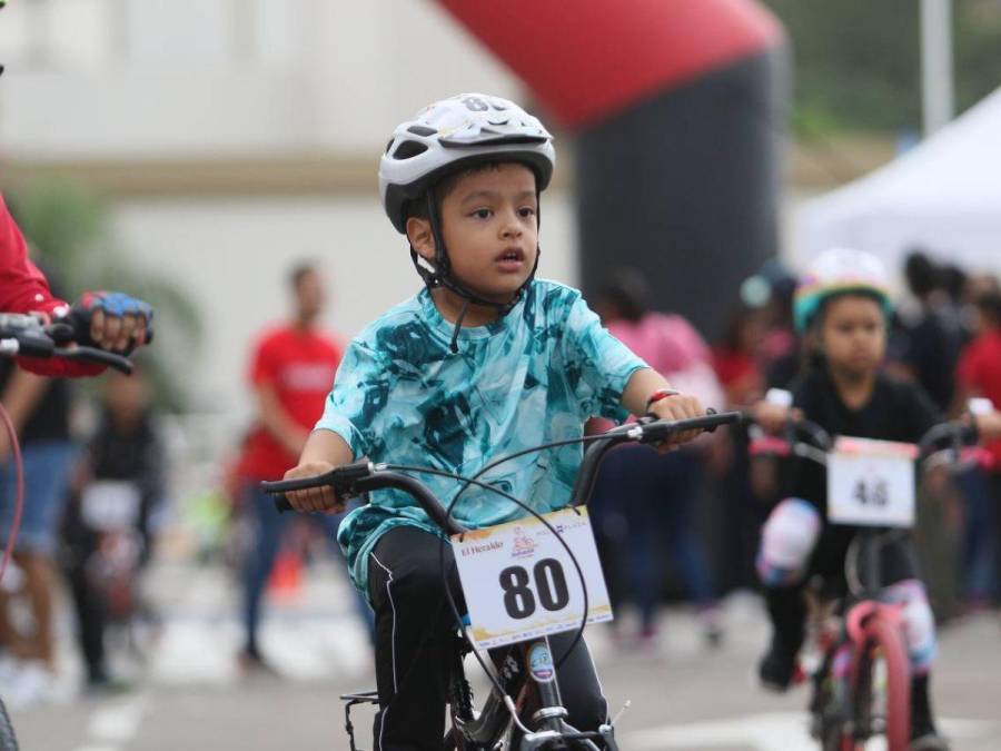 Llenos de emoción y con ganas de ganar: así inició la décima Vuelta Ciclística Infantil