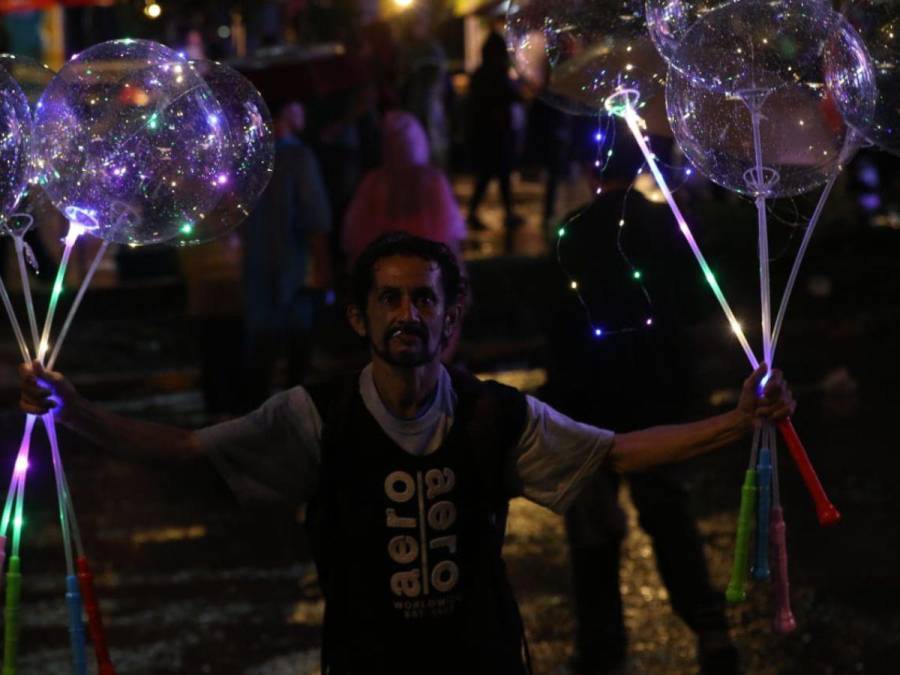 ¡Ritmo y alegría bajo la lluvia! Capitalinos celebran el Carnaval de Tegucigalpa