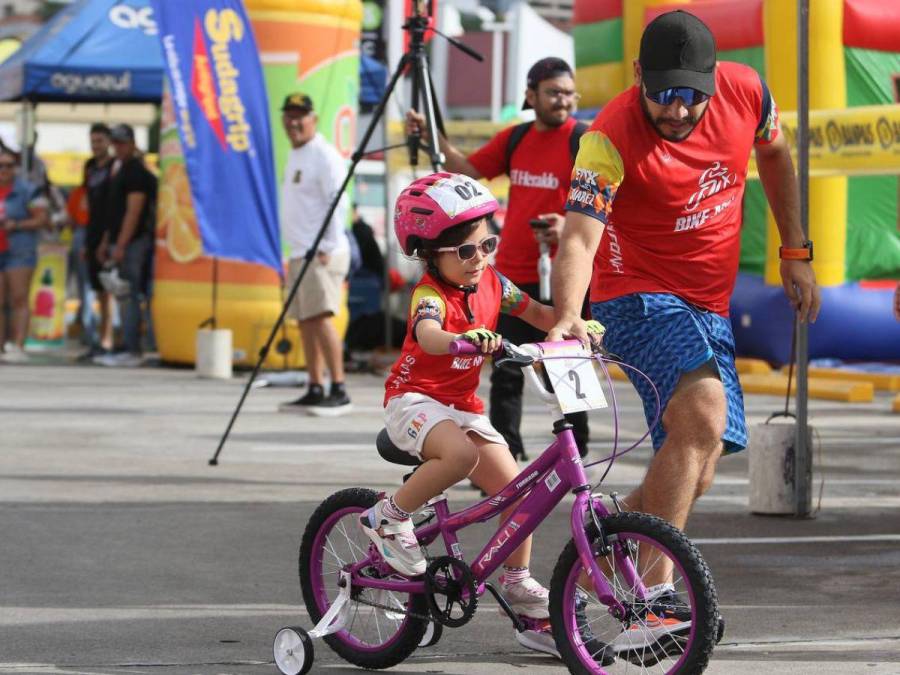 Adorables y veloces: los niños de la categoría de 0 a 4 años de la Vuelta Ciclística Infantil