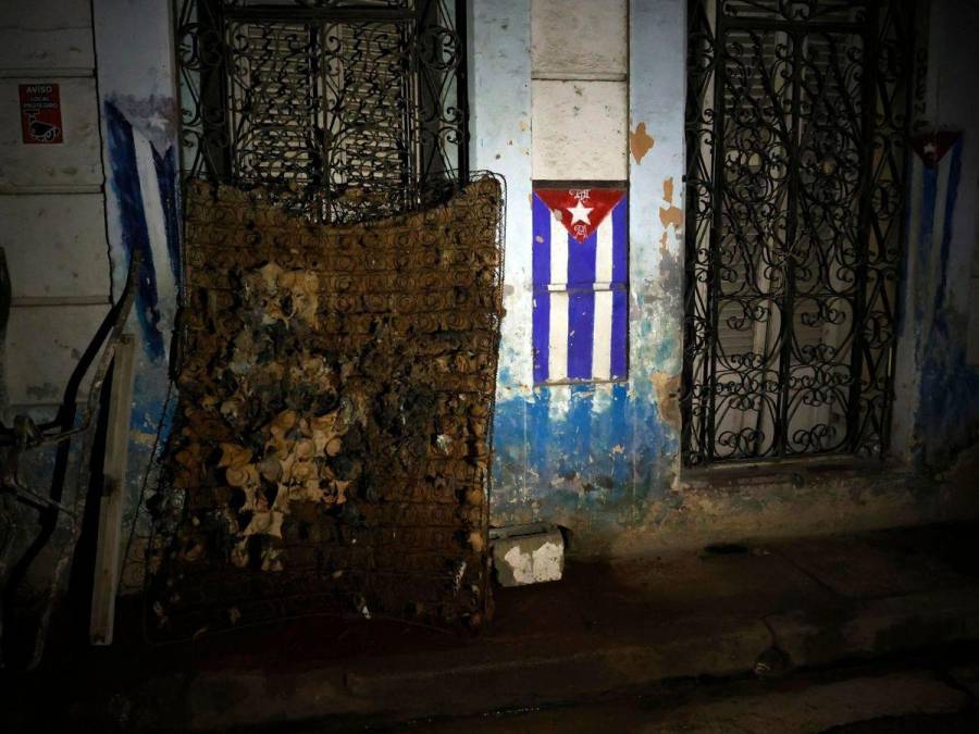 En penumbras pasaron la noche los cubanos por crisis energética