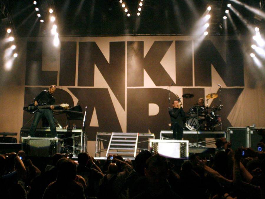 Linkin Park inicia su nueva era con un homenaje a su pasado