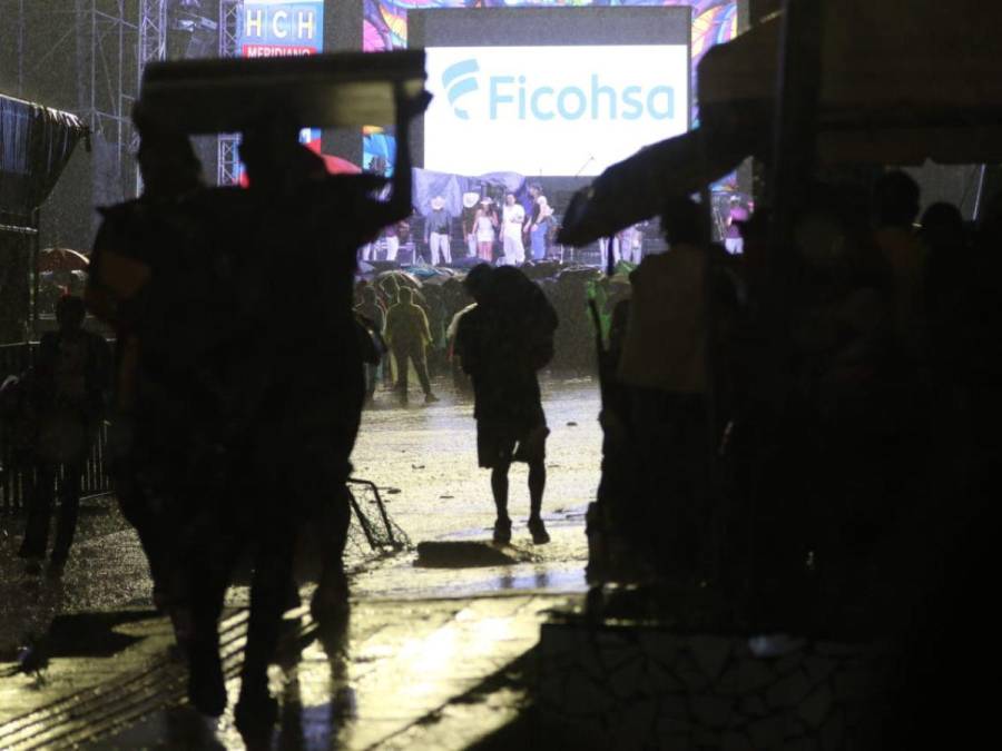 ¡Ritmo y alegría bajo la lluvia! Capitalinos celebran el Carnaval de Tegucigalpa