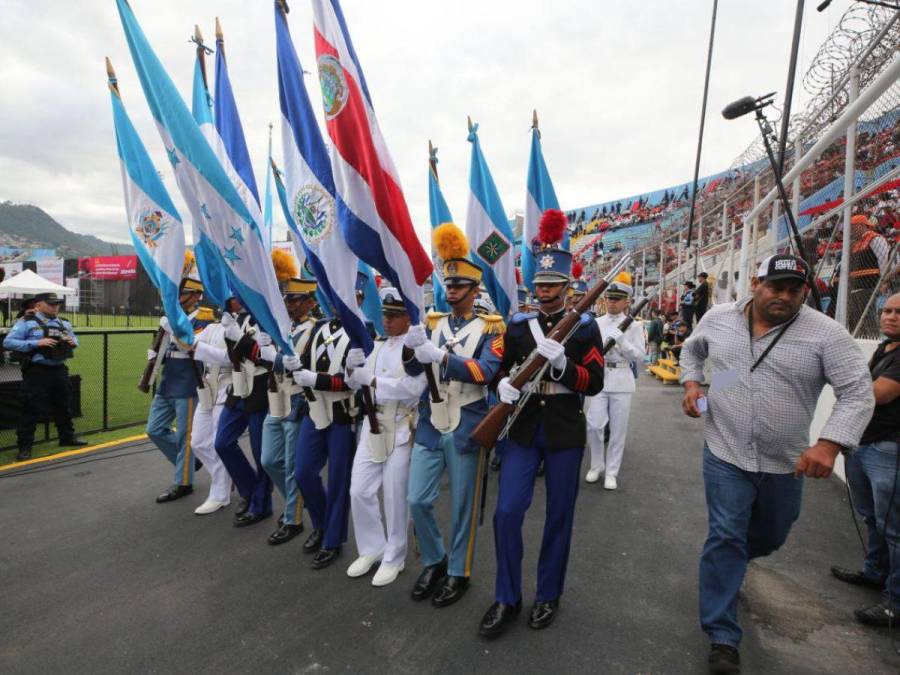 Así desfilaron los cadetes de las Fuerzas Armadas de Honduras en las fiestas patrias 2024