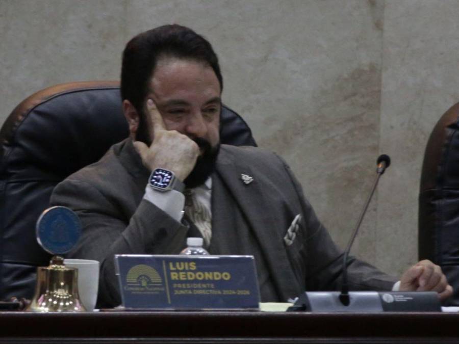 Diputados en incertidumbre luego de que Luis Redondo suspendiera la sesión por emergencia