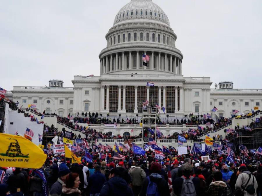 Desde el asalto al Capitolio hasta conflictos legales: los escándalos de Donald Trump