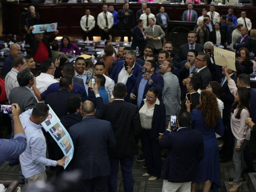 El video de Carlón y a poco de llegar a los golpes: la tensión en el Congreso Nacional