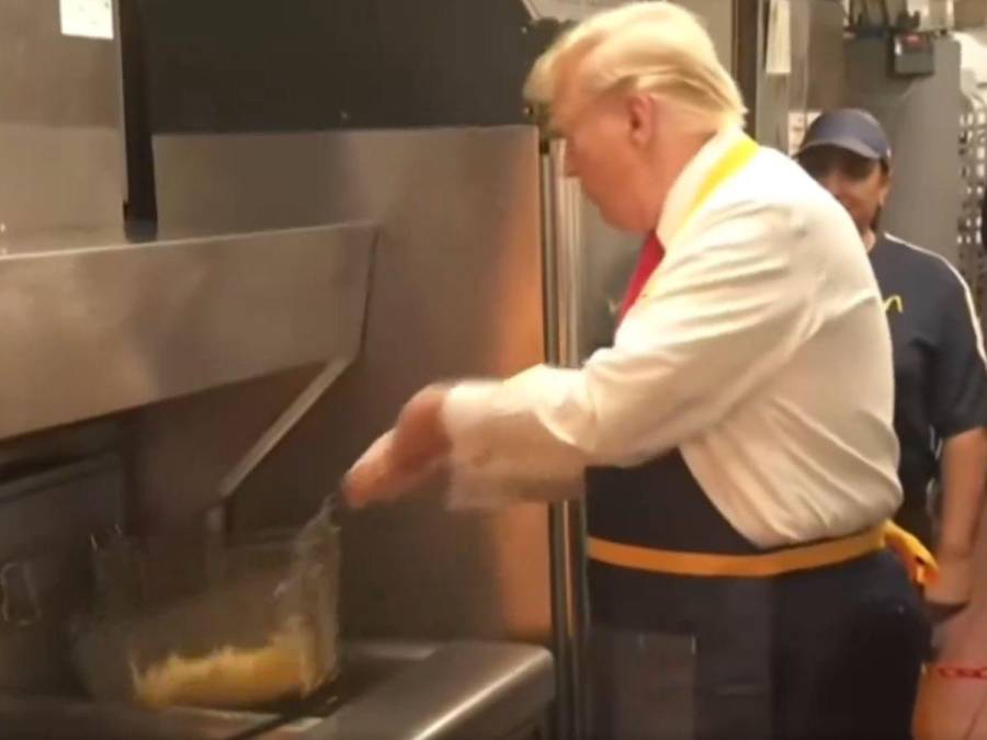 Trump cocina papas en un restaurante de comida rápida y envía un mensaje a Harris