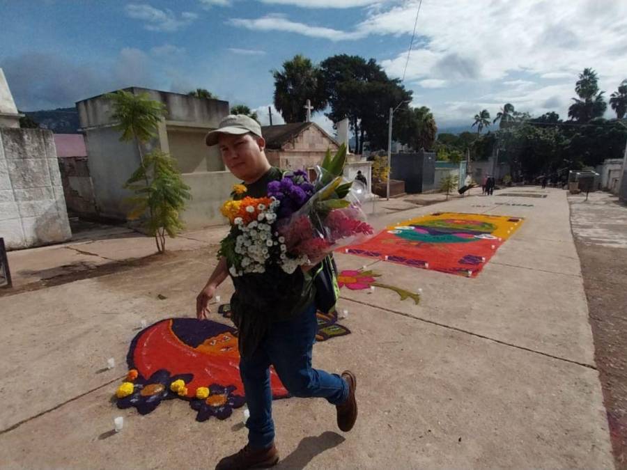 Las vistosas alfombras que decoraron el Cementerio General el Día de Difuntos