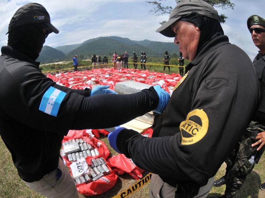 Incineran 3,993 kilos de coca decomisada a colombianos en el Caribe