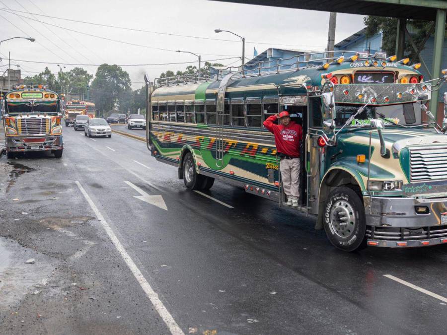 Transportistas de Honduras y Guatemala trabajan para pagar extorsión a maras